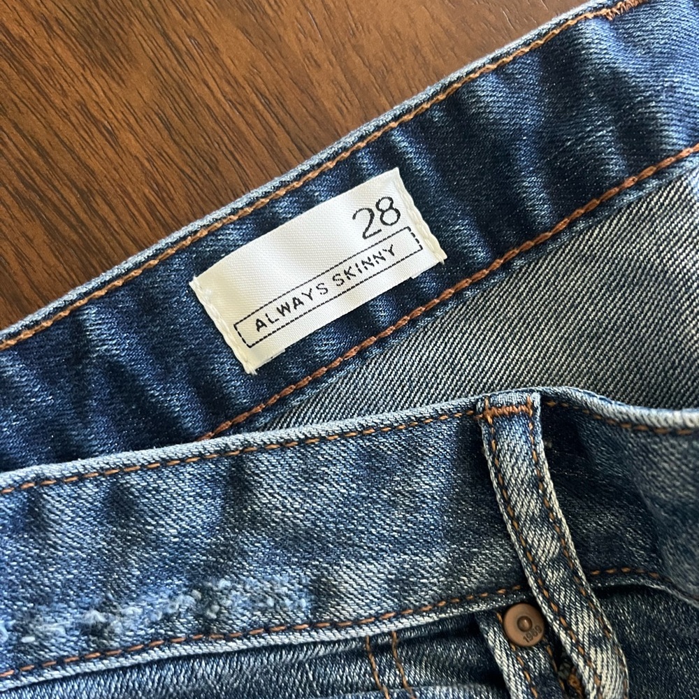 Gap Distressed Blue Jeans - Picture 2 of 3